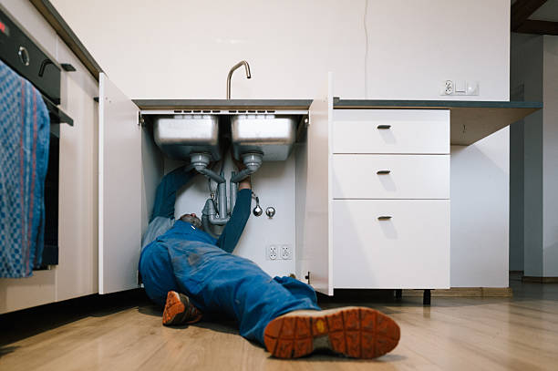 Professional Emergency Plumber technician working in Thornton, IL